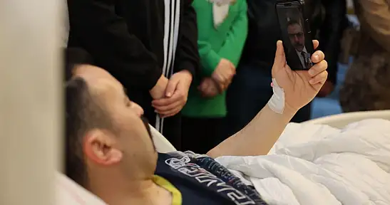 Bakan Çiftçi, operasyonda yaralanan özel harekat polisiyle görüntülü konuştu