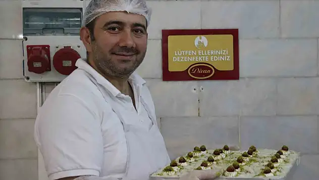 25 yıllık usta, tarihi Osmanlı'ya dayanan güllaçın püf noktalarını anlattı