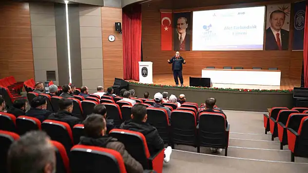 Afetlere karşı daha bilinçli olunması için Melikgazi personeline eğitim verildi