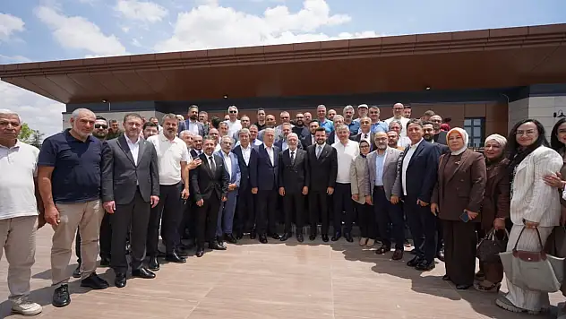 AK Parti Kayseri Teşkilatı, görevdeki 500. gününü istişare toplantısıyla taçlandırdı