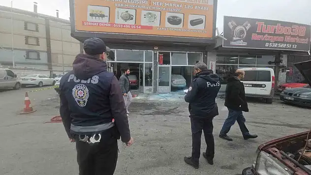 Aracın LPG tankı patladı: 3 yaralı