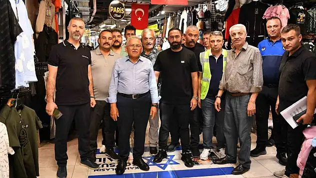 Başkan Büyükkılıç: 'Bazı bayraklar ayaklar altında ezilmeyi hak eder'