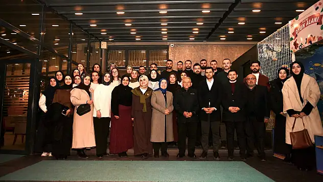 Başkan Büyükkılıç, gençlerle çay kahve eşliğinde sohbet etti