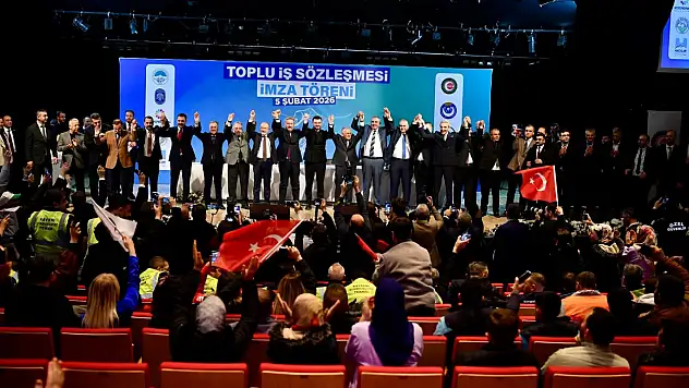 Başkan Büyükkılıç, Toplu İş Sözleşme Töreni'nde personelin sevincine ortak oldu