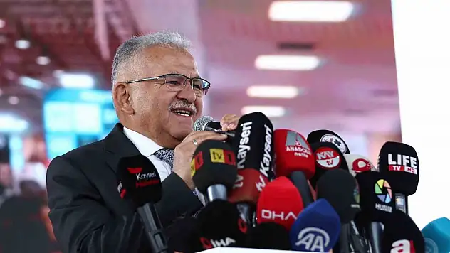 Başkan Büyükkılıç, Türkiye'nin en çok konuşulan 11. siyasetçisi