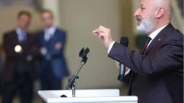 Başkan Çolakbayrakdar: 'Belediyede her bir çalışanın sendikası, 'Ahmet Çolakbayrakdar'dır'