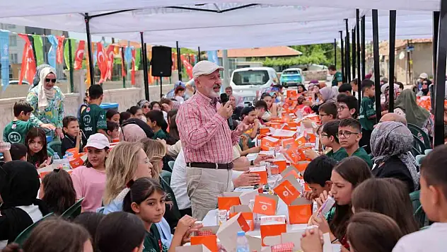 Başkan Çolakbayrakdar: 'Kocaburger'ı yaz boyunca ERVA okullarında sürdüreceğiz'