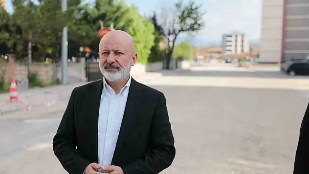 Başkan Çolakbayrakdar: 'Seyrani'de yolları, otoparkı ve yeşil alanlarıyla yeni bir yaşam kuruyoruz'