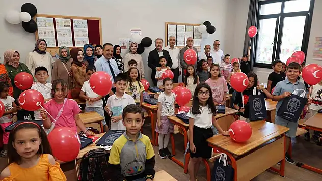 Başkan Palancıoğlu öğrencilerin karne heyecanına ortak oldu