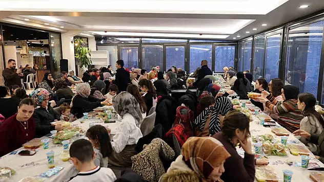Başkan Yalçın gönül sofrasında vatandaşlarla iftar açtı