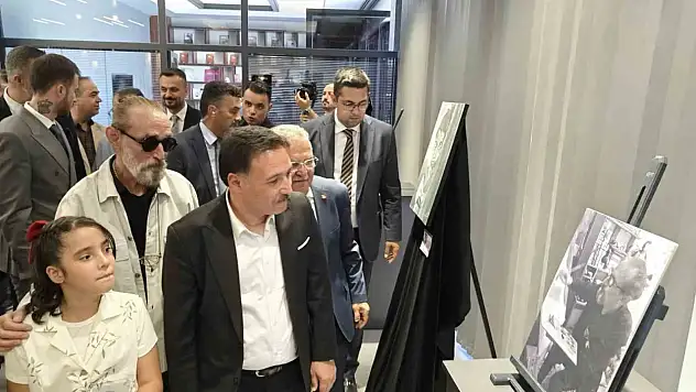 Bu sergide eserlerin kokusu misafirleri karşıladı