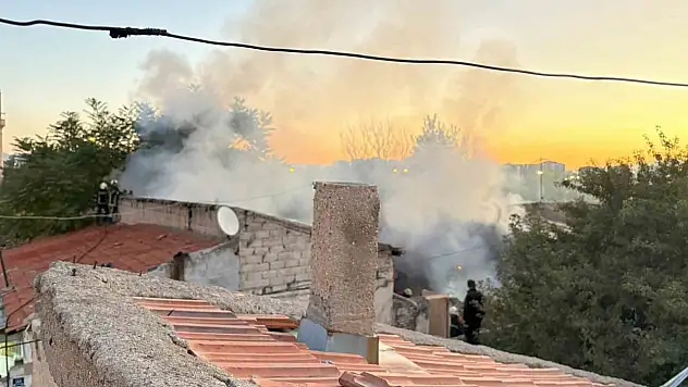 Çardakta çıkan yangın eve sıçradı, anneannenin dikkati torunları kurtardı