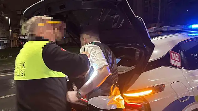Ceza yiyen alkollü sürücü ekiplere önce 'teşekkür' etti, sonra zorluk çıkardı