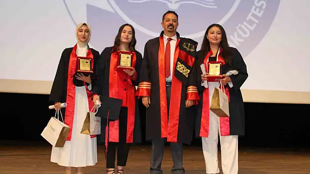 ERÜ'de 208 genç avukat mezun oldu