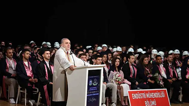 ERÜ'de 702 mühendis mezun oldu