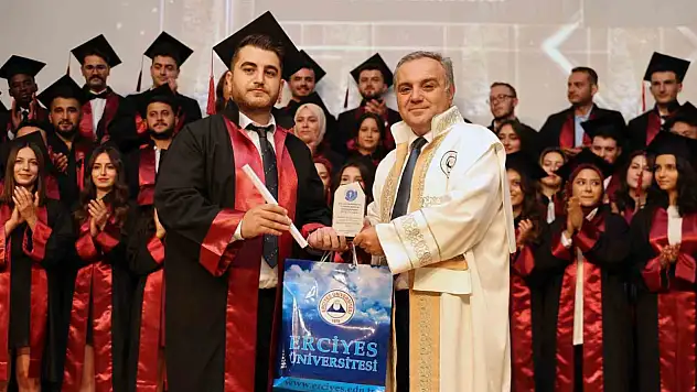 ERÜ Veteriner Fakültesi yeni mezunlarını verdi