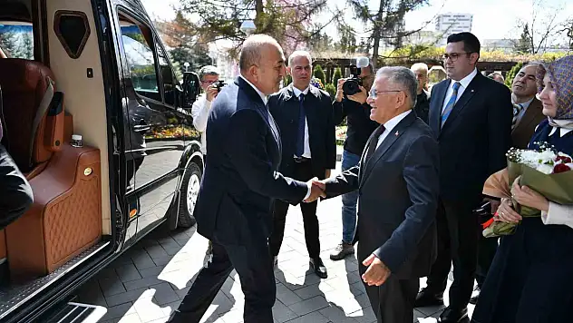 Eski bakan Çavuşoğlu: 'Kayseri, dünyaya örnek bir şehir'