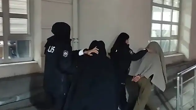 Fuhuş pazarlığı yaptıkları şahsın altın ve dövizlerini çalan şüpheliler yakalandı