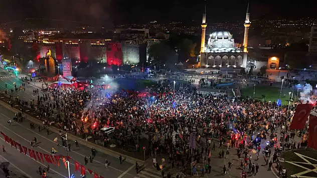 Galatasaray taraftarları Kayseri'de şampiyonluğu kutladı