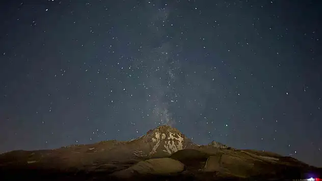 Gökyüzü tutkunları, Perseid meteor yağmurunu Erciyes'te takip etti