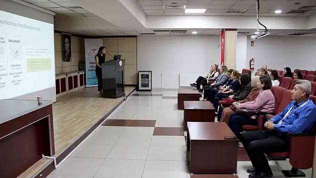 Hastane personeline 'Cilt Kanseri Farkındalık Eğitimi' verildi