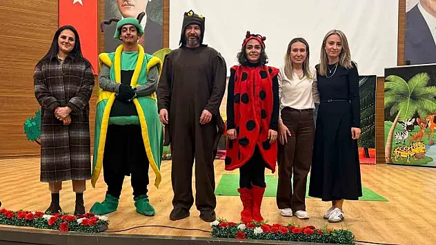 İlkokul öğrencilerinin tiyatro coşkusu