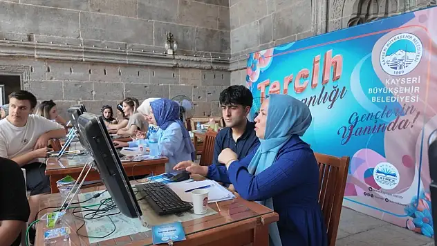 Kayseri Büyükşehir'in ücretsiz YKS tercih danışmanlığına yoğun ilgi: Gençlerden tam not