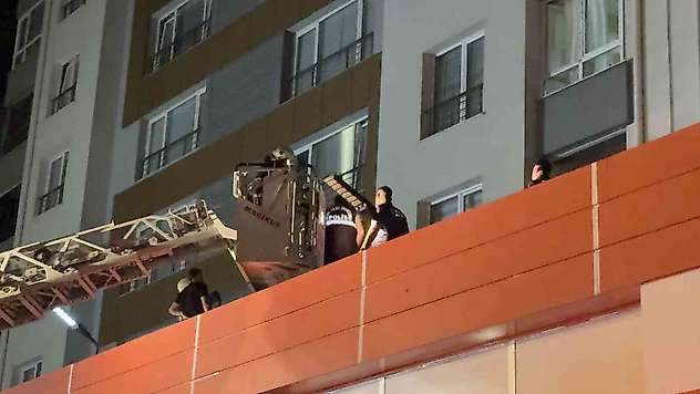 Kayseri'de 13. katta yangın: Balkondan düşen ev sahibi hayatını kaybetti
