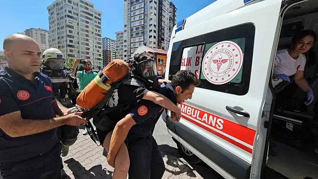 Kayseri'de 14 katlı binadaki yangın söndürüldü: 30 kişi tahliye edildi