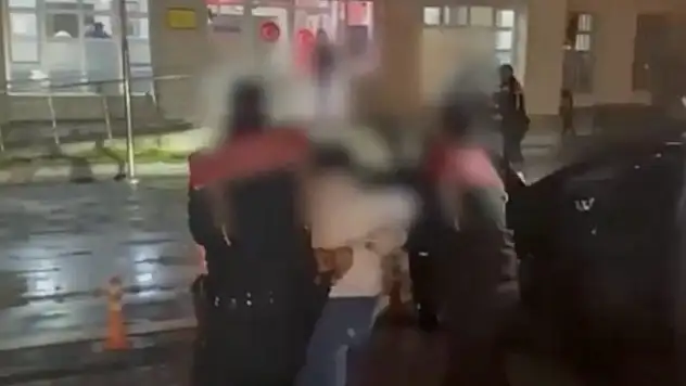 Kayseri'de 3 polis aracına çarparak kaçan suç makinası yakalandı