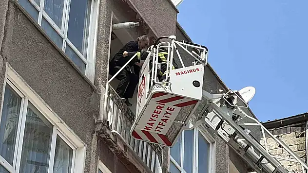 Kayseri'de 5 katlı binada yangın çıktı: 1'i bebek 5 kişi kurtarıldı
