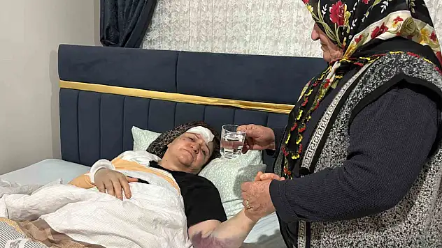 Kayseri'de aracın, refüjdeki yayaların arasına daldığı kazada kamerada