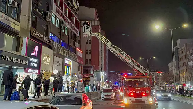 Kayseri'de iş merkezinde çıkan yangın söndürüldü