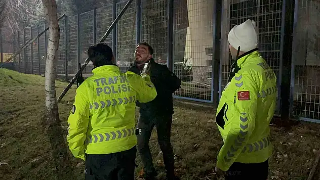 Kayseri'de polisin 'dur' ihtarına uymayarak, kaçan alkollü sürücü alkometreyi üflemek için direndi