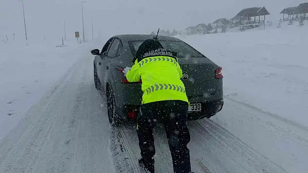 Kayseri'de ulaşıma kar engeli