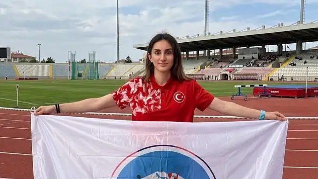 Kayserili sporcu Türkiye rekoru kırarak olimpiyat barajını aştı