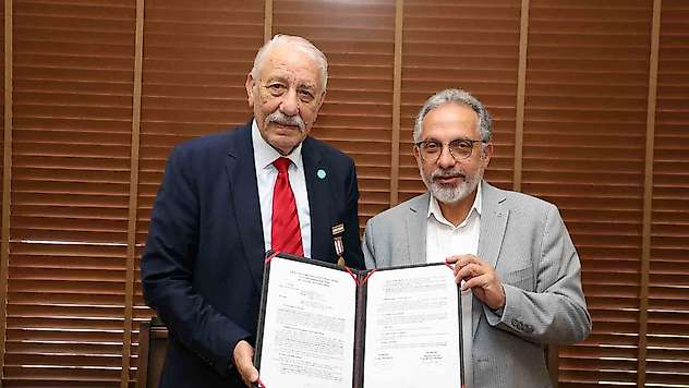 KKTC Aksakalı Öksüzoğlu'ndan Talas Belediyesine anlamlı emanet