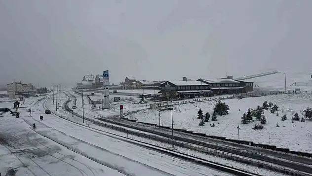 Mayıs karı Erciyes'i beyaza bürüdü