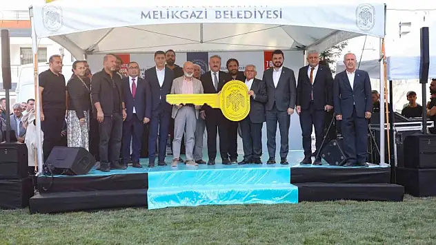 Melikgazi Belediyesi Battalgazi'de 300 daire teslimi ve kura töreni gerçekleştirdi
