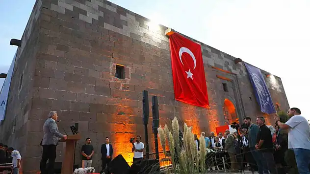 Melikgazi Belediyesi'nin Kumaştan Hikayeler Sergisi unutulmaz anlara tanıklık etti