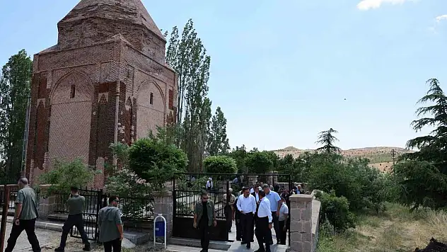 Melikgazi Türbesi Restorasyon ve Peyzaj Projesi için yerinde inceleme