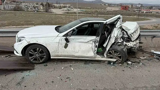 MHP eski milletvekilinin oğlunun yaralandığı kaza kamerada