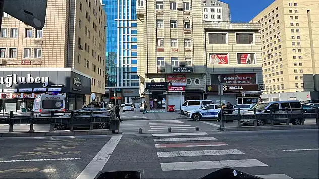 Motosikletin çarptığı yaya yaralandı