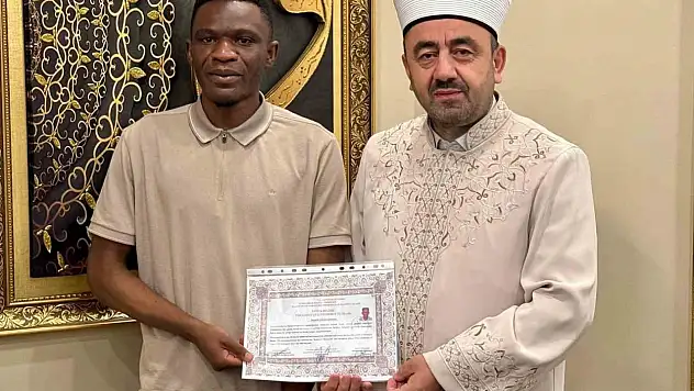 Müslüman olan Zambiyalı Singoma Musa ismini aldı