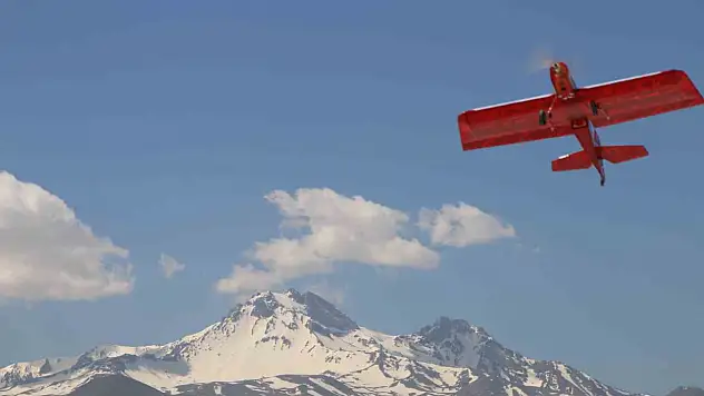 Öğrenciler gökyüzünde yarıştı