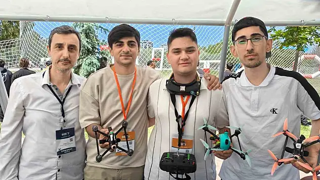 Öğrencilerden yerli yazılımlı İHA