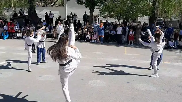 Okul okul gezip sporu sevdiriyorlar