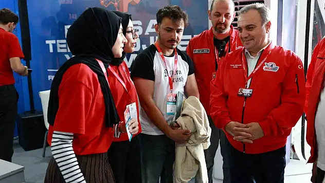 Rektör Altun, TEKNOFEST'te teknoloji tutkunları ile buluştu