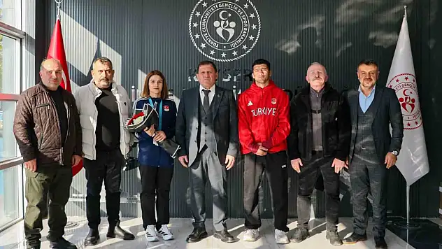 Şampiyonlara coşkulu karşılama