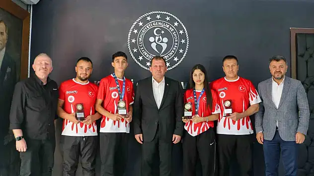 Şampiyonlardan Kabakcı'ya ziyaret